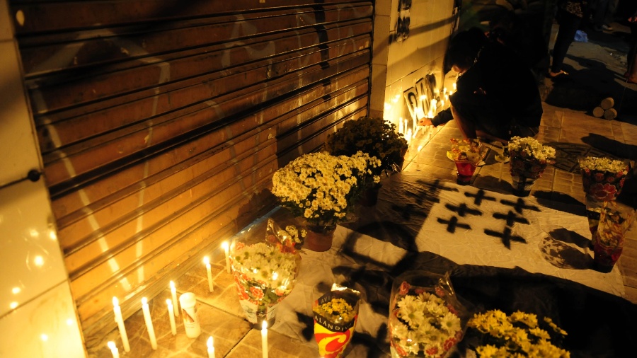 20.ago.2015 - Ato lembrou o sétimo dia da chacina que deixou 18 mortos e 6 feridos em Osasco e Barueri - Júnior Lago/UOL