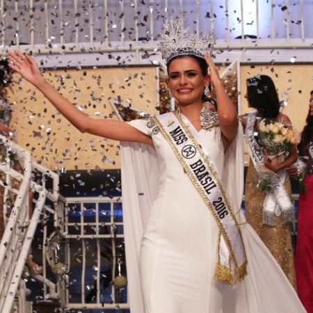 A goiana e empresária Beatrice Fontoura quando eleita Miss Mundo Brasil 2016 no IL Campanario Villaggio Resort, em Jurerê Internacional (SC).