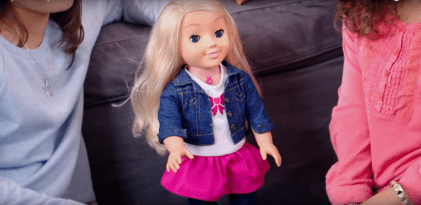 A boneca Cayla em cena da propaganda do brinquedo - Reprodução