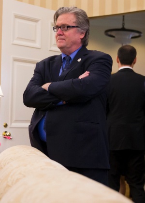 Steve Bannon no salão oval da Casa Branca, em Washington - ERIC THAYER/NYT