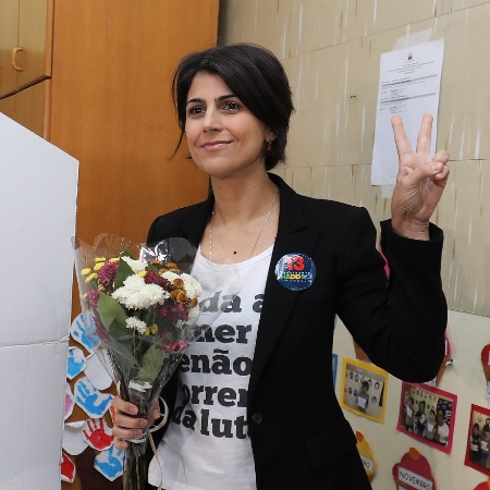28.out.2018 - A então candidata a vice-presidente Manuela D"Avila (PCdoB) - Itamar Aguiar/AFP