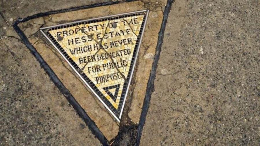 Este pequeno triângulo é considerado símbolo da rebeldia de Nova York - Olivier Guiberteau/BBC