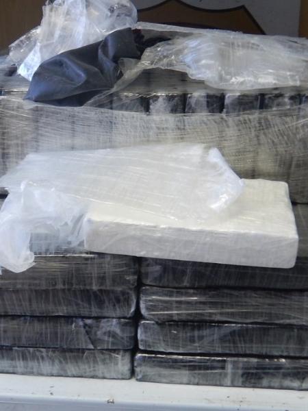 Pastas de cocaína encontradas em "sacola fantasma" no aeroporto de Recife - PF-PE/Divulgação