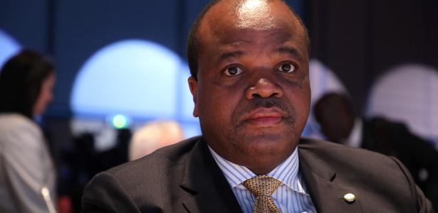 Gastou R$ 70 mi | Rei da eSwatini compra 139 carros de luxo para esposas