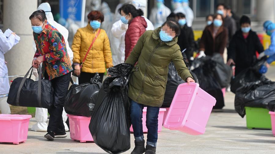 Pacientes deixam hospitais temporários em Wuhan, da China - Xinhua/Chen Yehua