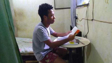 Coronavírus: sem internet, estudantes de favelas não conseguem se ...