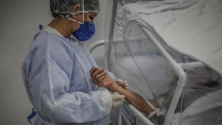 Sistema de saúde de cidades brasileiras entrou em colapso com a pandemia - Getty Images