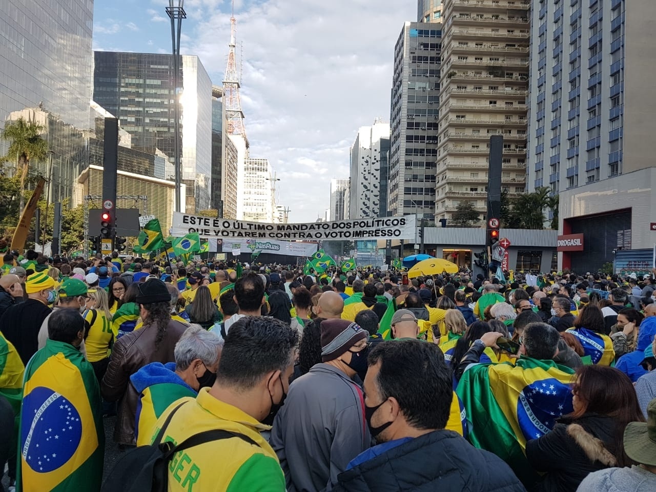 23 capitais têm atos por voto impresso e Bolsonaro volta a ameaçar eleições