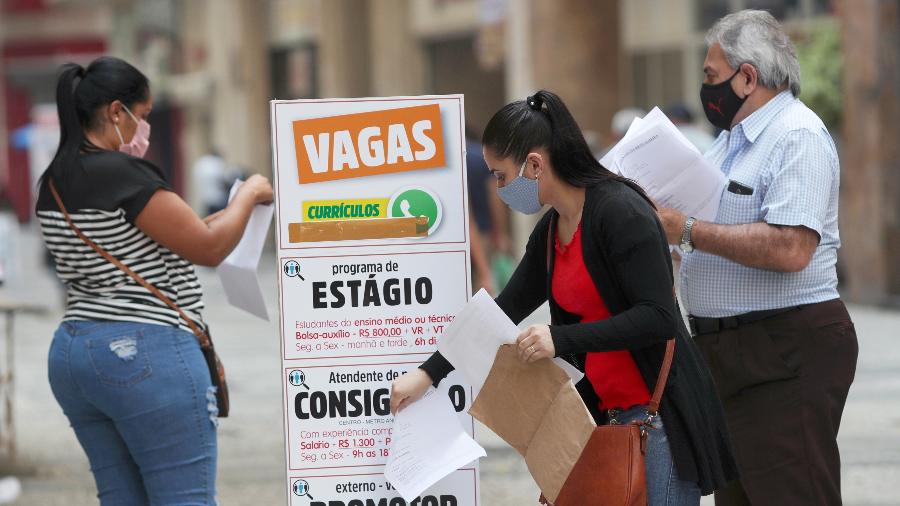 Os dados mais recentes do IBGE mostraram que a taxa de desemprego no Brasil recuou para 12,1% no trimestre encerrado em outubro - Amanda Perobelli/Reuters