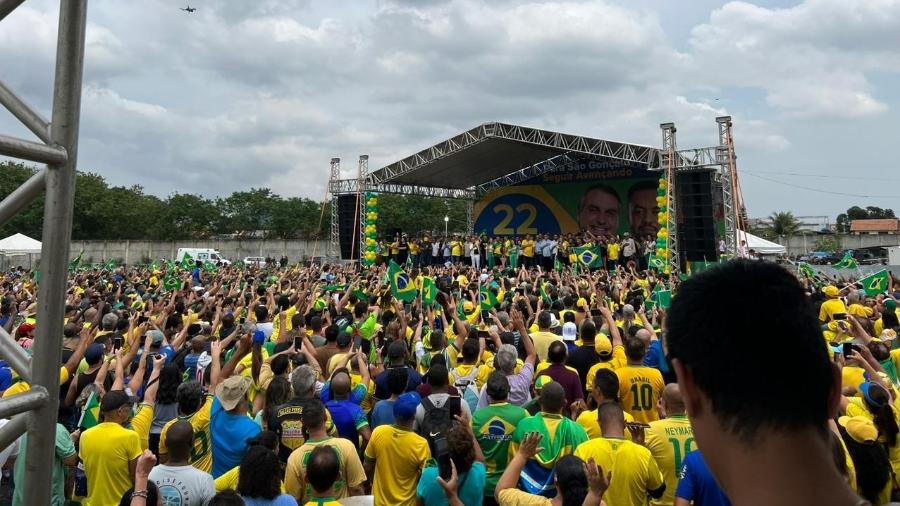 18.out.2022 - O presidente Jair Bolsonaro (PL) em comício em São Gonçalo (RJ) - Lola Ferreira/UOL