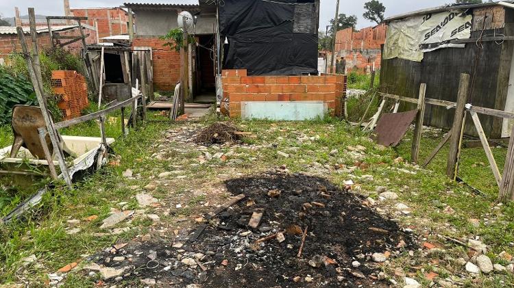 Local onde colchão teria sido queimado na frente da casa onde Diogo morava