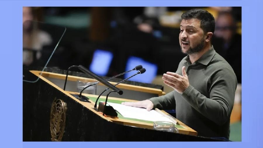 Zelenski, presidente da Ucrânia, discursa na ONU com seu estilo "militar em traje de domingo". Falou da necessidade da guerra total contra a Rússia. Falará nesta quarta com Lula, que pretende debater a paz