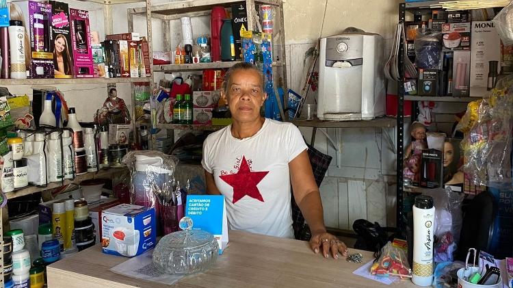 Abilene Lourenço Costa, 59, moradora de Maceió, diz que as vendas caíram