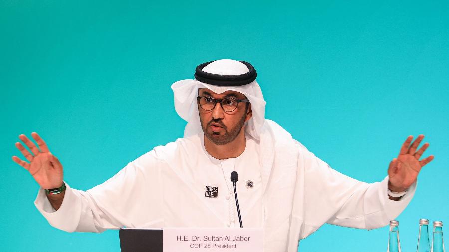 O sultão emiradense Ahmed Al Jaber também disse que debate sobre parar uso de combustíveis fósseis é "alarmista"