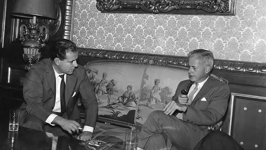 60 anos do golpe: Jango (à esq.) e o embaixador dos Estados Unidos, Lincoln Gordon 