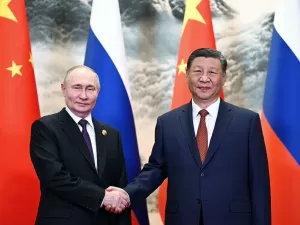 Vladmir Putin chega à China enquanto tropas russas avançam na Ucrânia