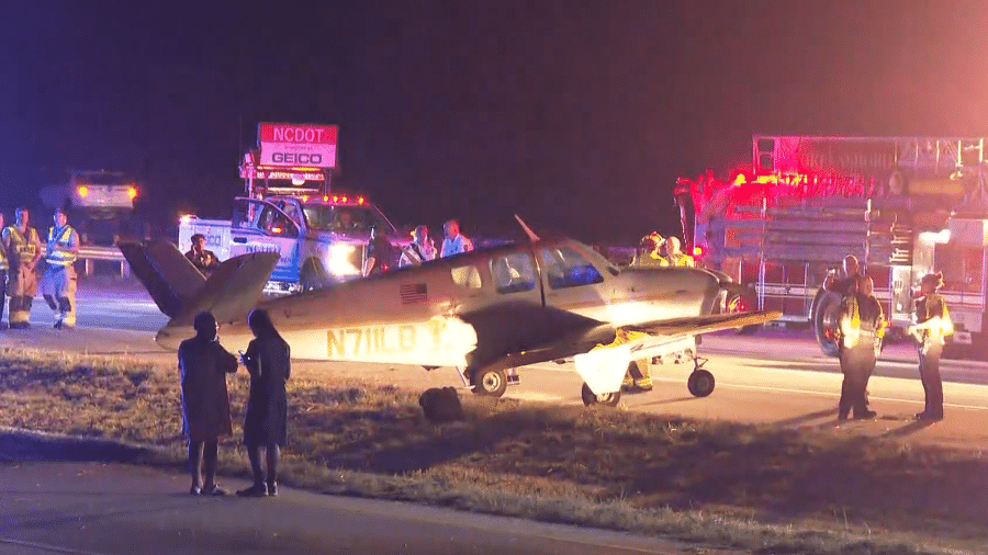 Avião teve que pousar no meio de rodovia nos EUA