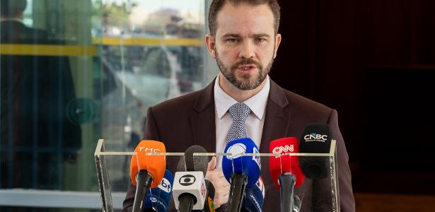Adoção de reciprocidade a tarifas dos EUA depende de empresas, diz Durigan