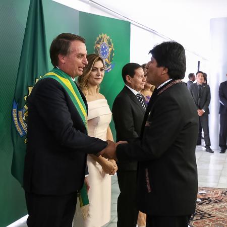 1º.jan.2019 - Presidente Jair Bolsonaro toma posse e recebe os cumprimentos de Evo Morales - Marcos Corrêa/PR