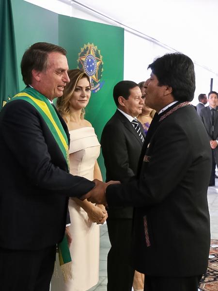Jair Bolsonaro toma posse e recebe os cumprimentos de Evo Morales, presidente da Bolívia - Marcos Corrêa - 1º.jan.2019/PR
