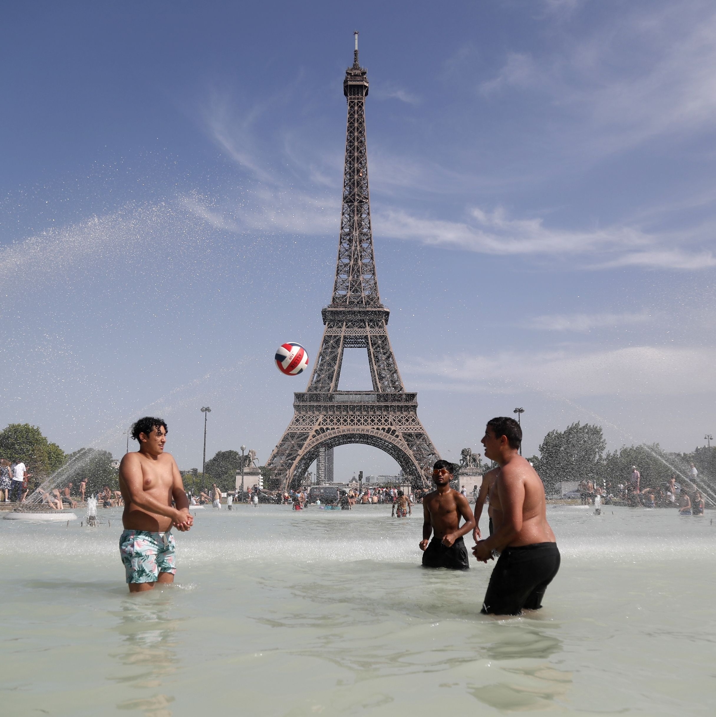 França: Mortes aumentaram durante onda de calor, diz instituto