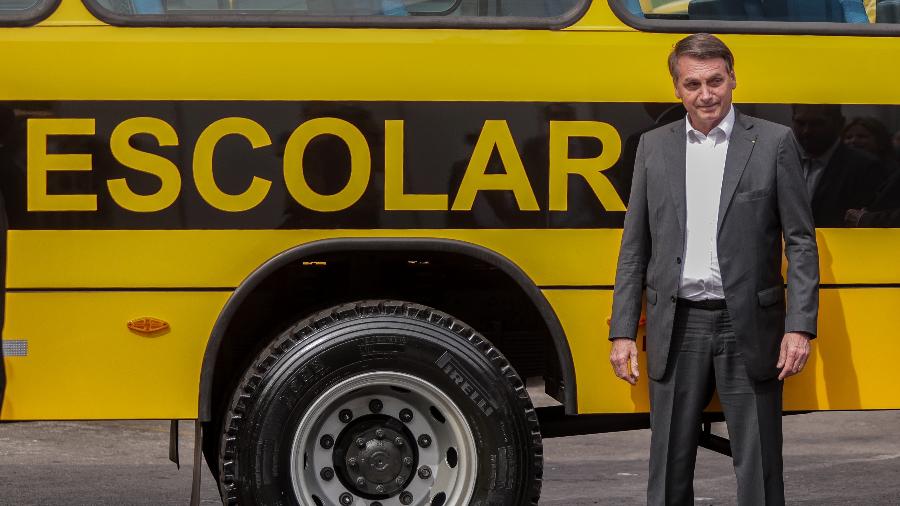 O presidente Jair Bolsonaro participa da entrega de ônibus escolares em Goiânia - GABRIELA BILÓ/ESTADÃO CONTEÚDO