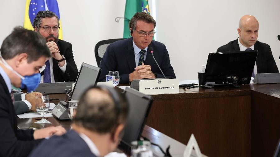 26.mar.2020 - O presidente Jair Bolsonaro participa, em Brasília, de uma videoconferência dos líderes do G20 - Marcos Corrêa/Presidência