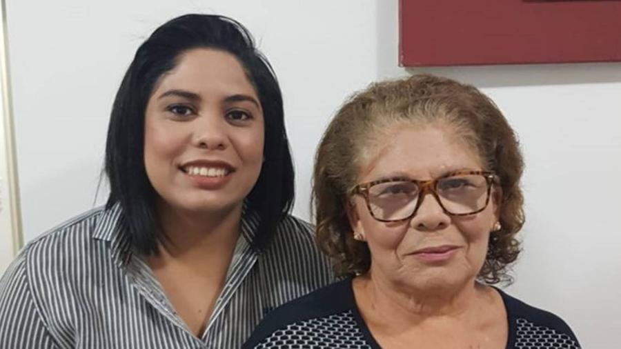 Jessica Tomaz, de 25 anos, decidiu deixar o trabalho pela saúde da mãe, Maria do Socorro, que é hipertensa - Arquivo pessoal