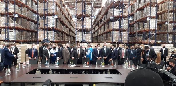 Vacinas liberadas para uso emergencial | Governadores pressionam, e Pazuello diz que vacinação deve começar hoje