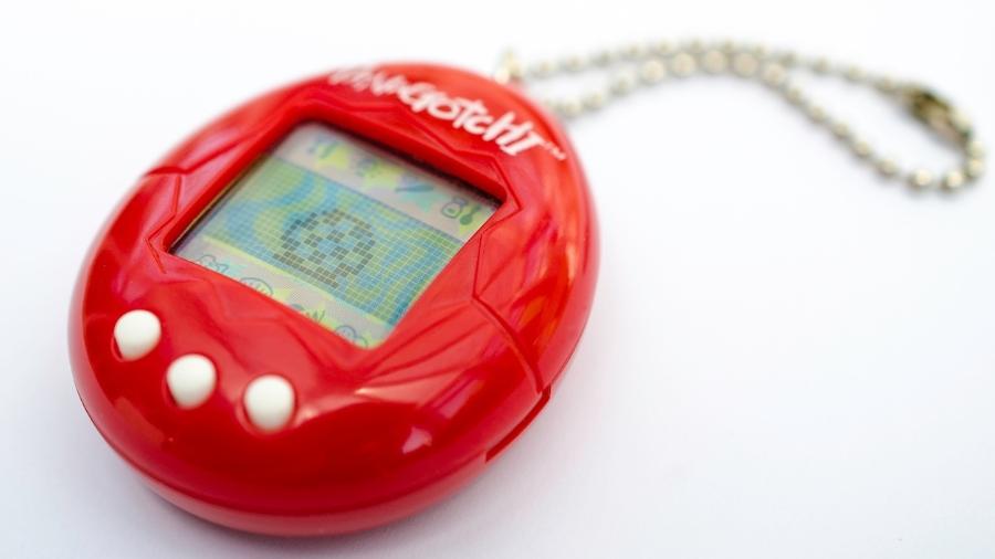 Tamagochi volta com força e substitui smartphones na mão das crianças