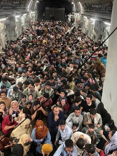 Afegãos tentam deixar país após grupo fundamentalista Taleban retomar o poder - Reprodução/Instagram