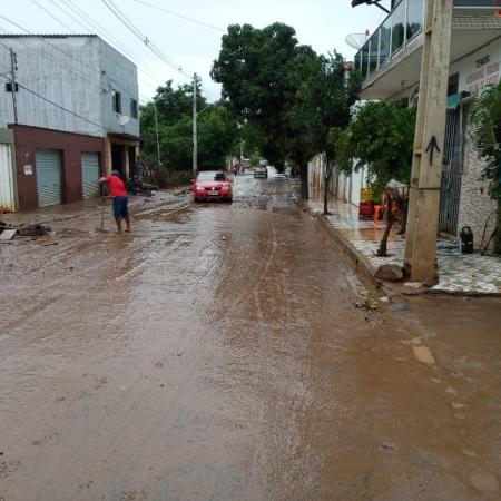 Água deixou rastro de destruição em Porteirinha, no norte de Minas Gerais - Corpo de Bombeiros de Minas Gerais/Divulgação