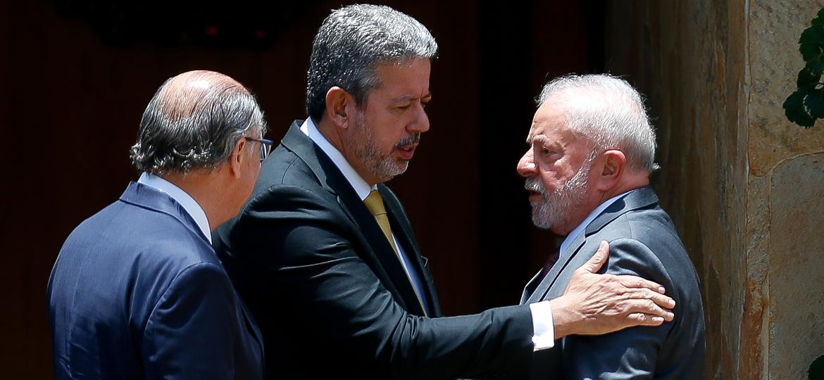 O presidente eleito Luiz Inacio Lula da Silva (PT) e seu vice eleito Geraldo Alckmin (PSB), se encontram com o presidente da Câmara, Arthur Lira (PP) - Pedro Ladeira/Folhapress