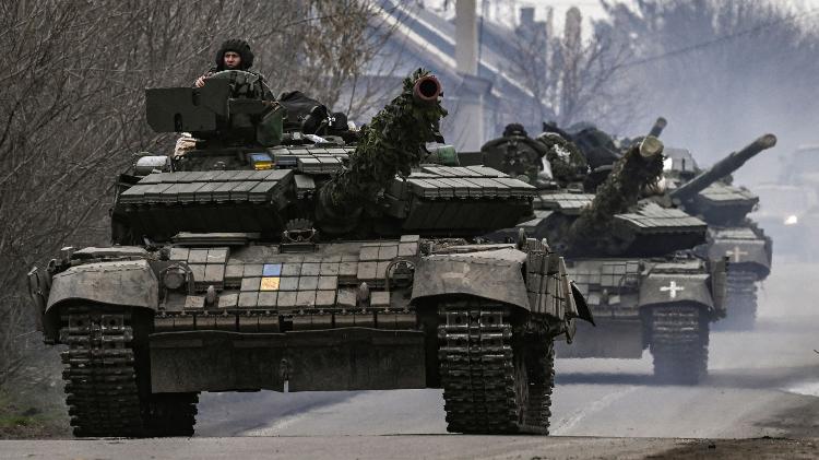 Tanques ucranianos T64; país pede mais blindados para vencer a guerra