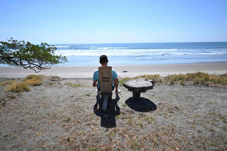 Corbin Keegan espera Cidade Bitcoin em praia de El Salvador