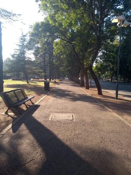 Por medo, população evita as ruas; parque Independência, um dos principais de Rosário, fica vazio