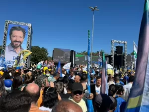 Fundão ignora discurso de Bolsonaro e Temer fica mudo em ato de Nunes