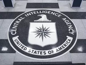 Funcionário da CIA é acusado de vazar planos israelenses contra o Irã