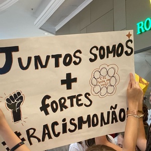 500 alunos protestam no Shopping Higienópolis após 5 casos de racismo