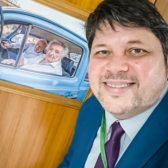 Jornalista crítico a Milei é deportado ao Brasil ao chegar à Argentina