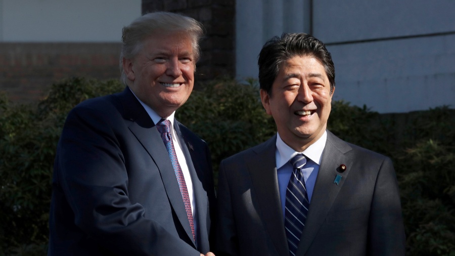 Donald Trump e o primeiro-ministro do Japão Shinzo Abe  - Jonathan Ernst/Reuters