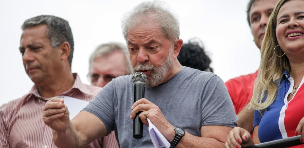 Lula durante caravana pelo Estado do Rio, em dezembro