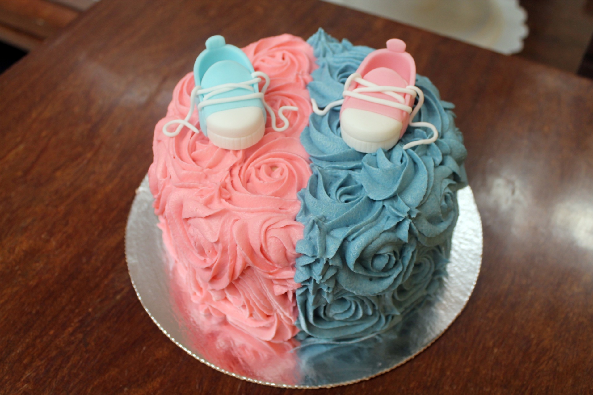 E Menino Ou Menina Moda Do Cha Revelacao Ajuda Doceria A Faturar Com Bolos 22 01 18 Uol Economia