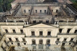 03.set.2018 - Vista do Museu Nacional, na Quinta da Boa Vista, na zona norte do Rio, após o incêndio de grandes proporções ocorrido na noite do domingo - Thiago Ribeiro/Agif/Estadão Conteúdo