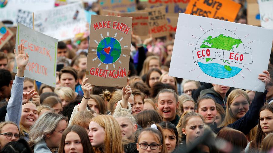 20.set.2019 - Estudantes fazem passeata contra mudanças climáticas em Berlim, na Alemanha - Hannibal Hanschke/Reuters