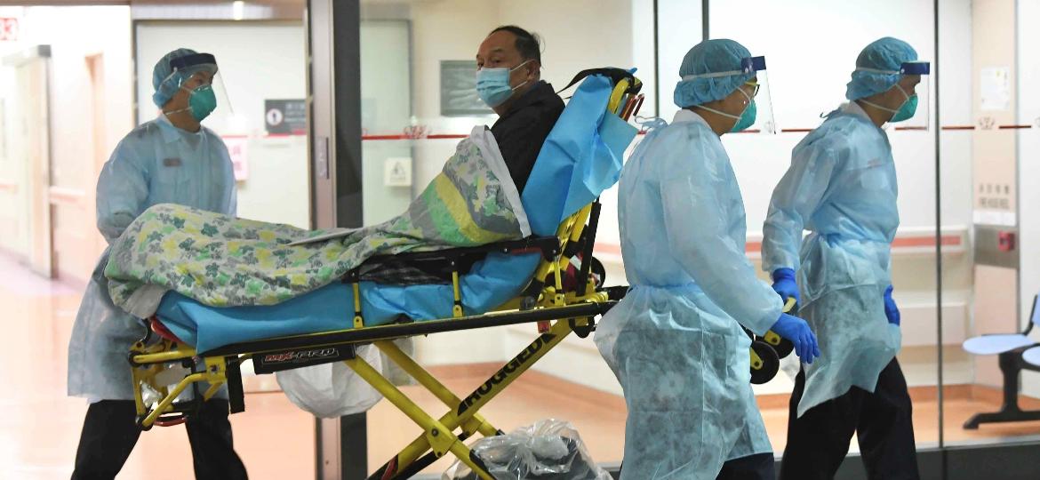 Paciente com suspeita de estar infectado com o coronavírus internado no hospital Prince of Wales, em Hong Kong, na China - Imagem/Reuters