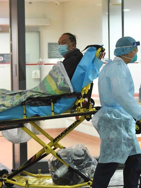 22.jan.2020 - Paciente com suspeita de estar infectado com o coronavírus internado no hospital Prince of Wales, em Hong Kong, na China - Reuters