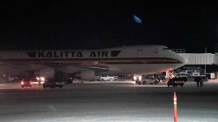 Avião fretado pelo governo dos EUA para evacuar americanos da ameaça do novo coronavírus - Kerry Tasker/Reuters