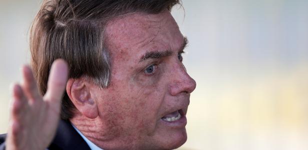 Presidente Jair Bolsonaro ao deixar o Palácio da Alvorada em Brasília