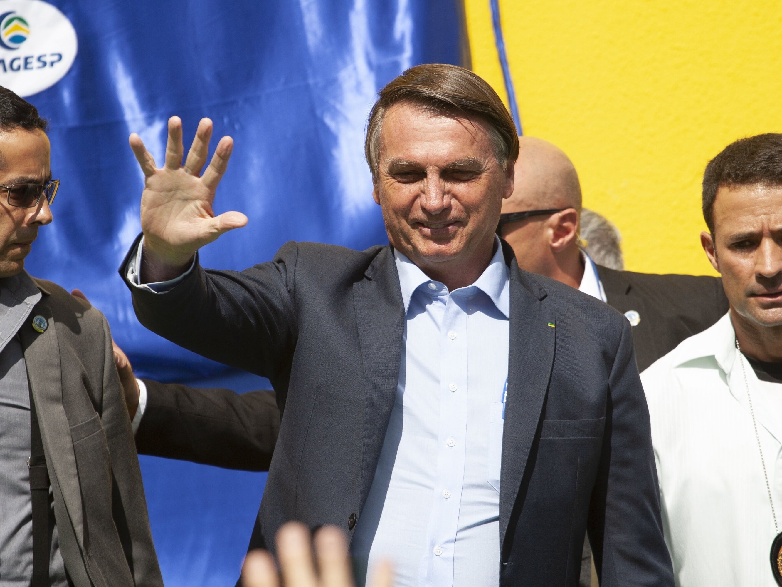 Bolsonaro cumprimenta Biden e exalta relação 'sólida' entre Brasil e EUA